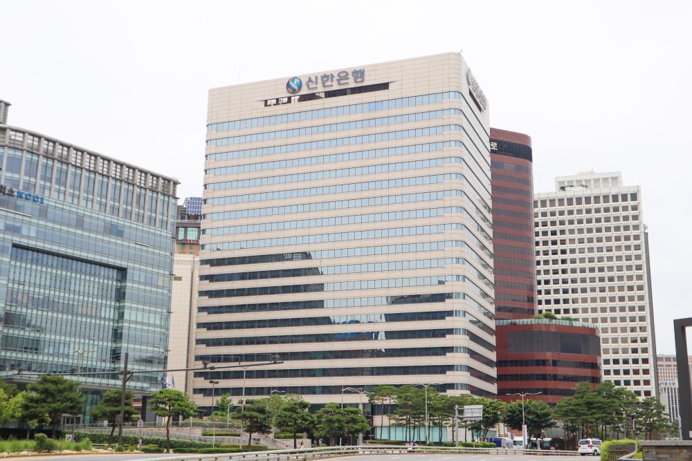 Tập đoàn Tài chính Shinhan - “Ông lớn” đứng đằng sau Ngân hàng Shinhan là một tổ chức tài chính có vị thế “khủng” tại Hàn Quốc.