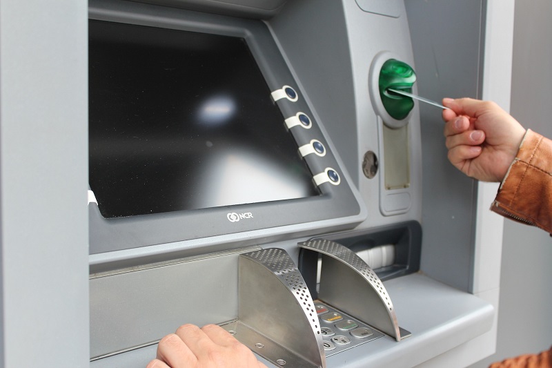 ngân hàng chuyển tiền miễn phí qua ATM 